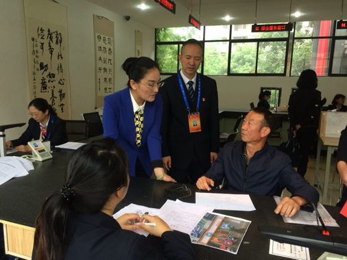 市政府副秘书长、市政务局李江局长一行到五华区政务中心视察指导工作 中国科学网www.minimouse.com.cn