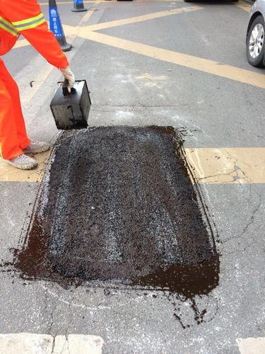 道桥处维护五一路、青年路破损道路 中国科学网www.minimouse.com.cn