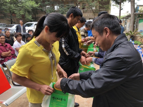 五华科协“七一”送温暖        企业慷慨捐赠援建篮球场 中国科学网www.minimouse.com.cn