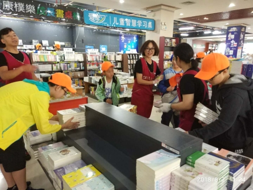 龙锦社区开展“七彩假日”夏令营活动 中国科学网www.minimouse.com.cn