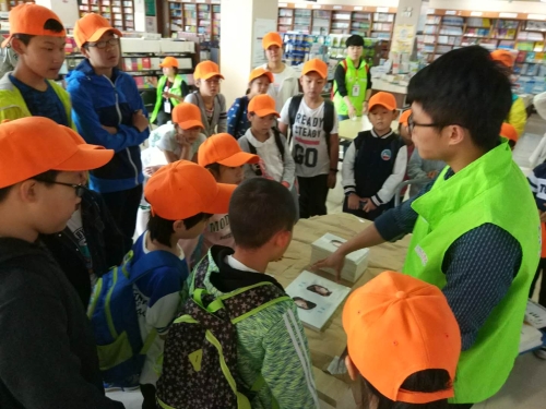 龙锦社区开展“七彩假日”夏令营活动 中国科学网www.minimouse.com.cn