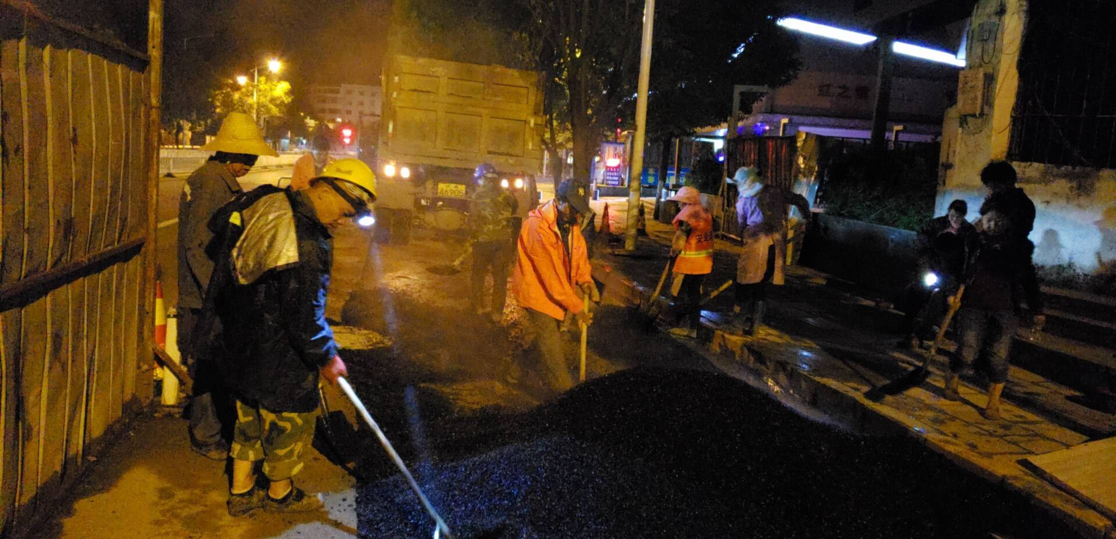 积极应对道路突发抢险工作,保障市民通行安全