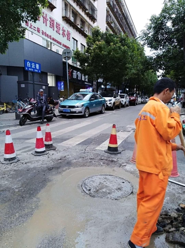 消除井盖安全隐患   提升道路平整安全度 中国科学网www.minimouse.com.cn