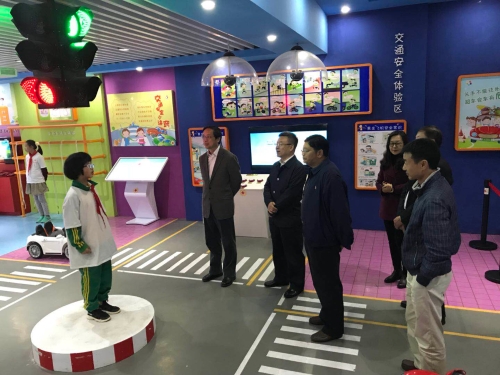 中国红十字会领导视察五华区龙翔小学生命健康安全教育体验教室 中国科学网www.minimouse.com.cn