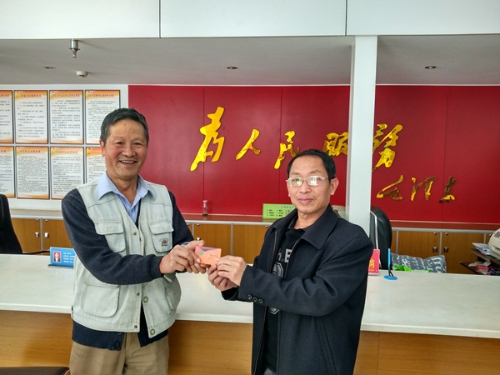 五华区残联开展残疾人文化进家庭“五个一”项目--赠送购书卡活动 中国科学网www.minimouse.com.cn