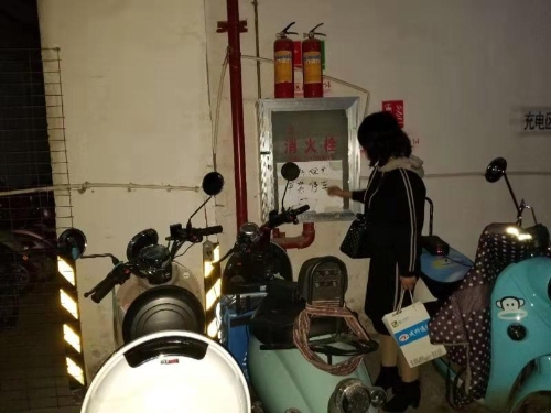 红锦社区对辖区电瓶车集中停放、充电的小区及单位进行消防安全集中检查 中国科学网www.minimouse.com.cn 红锦社区对辖区电瓶车集中停放、充电的小区及单位进行消防安全集中检查 中国科学网www.minimouse.com.cn