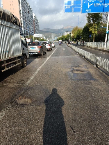 五华区道路桥梁管理处对龙泉路、金色大道开展维护工作 中国科学网www.minimouse.com.cn