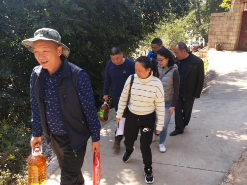 新春走访送温暖 脱贫攻坚暖人心——大观街道班子深入禄劝结对村组开展扶贫走访工作 中国科学网www.minimouse.com.cn 新春走访送温暖 脱贫攻坚暖人心——大观街道班子深入禄劝结对村组开展扶贫走访工作 中国科学网www.minimouse.com.cn