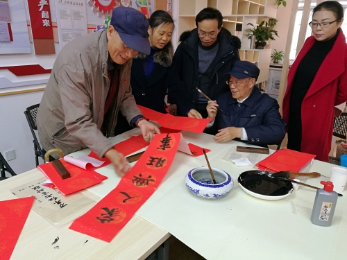 迎新春送春联 挥毫泼墨暖人心 中国科学网www.minimouse.com.cn 迎新春送春联 挥毫泼墨暖人心 中国科学网www.minimouse.com.cn