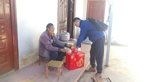 走访贫困户 春节送温暖 中国科学网www.minimouse.com.cn
