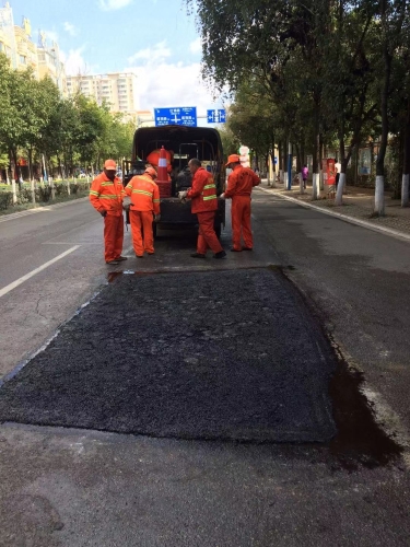 道桥处对红锦路、滇缅大道局部破损路面开展维护工作 中国科学网www.minimouse.com.cn