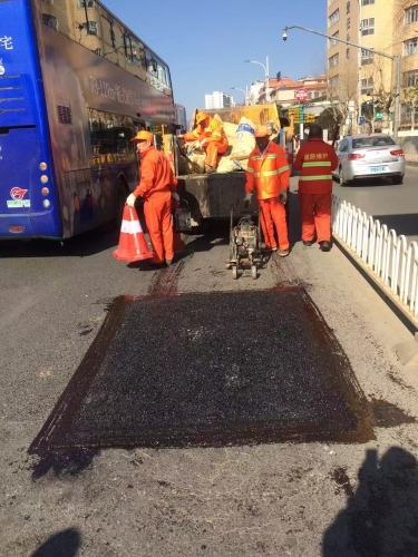 道桥处对红锦路、滇缅大道局部破损路面开展维护工作 中国科学网www.minimouse.com.cn