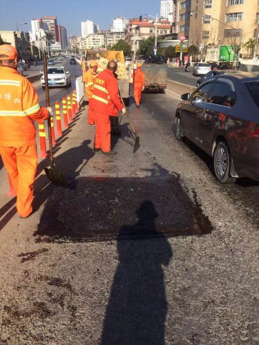 道桥处对红锦路、滇缅大道局部破损路面开展维护工作 中国科学网www.minimouse.com.cn