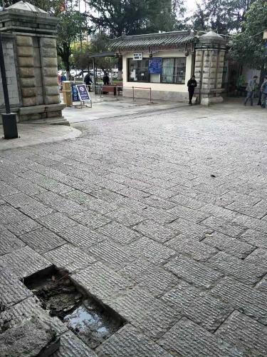 五华区道桥处开展云瑞路及南屏街（新华书店）周边人行道破损维护工作 中国科学网www.minimouse.com.cn