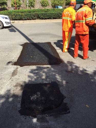五华区道桥处对龙泉路、西昌路等道路 开展道路维护工作 中国科学网www.minimouse.com.cn