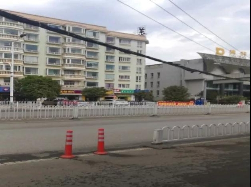 红云街道处理掉落电缆 做居民安全的守护者 中国科学网www.minimouse.com.cn