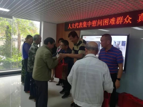 人大代表进站接待选民 为辖区困难群众送温暖 中国科学网www.minimouse.com.cn 人大代表进站接待选民 为辖区困难群众送温暖 中国科学网www.minimouse.com.cn