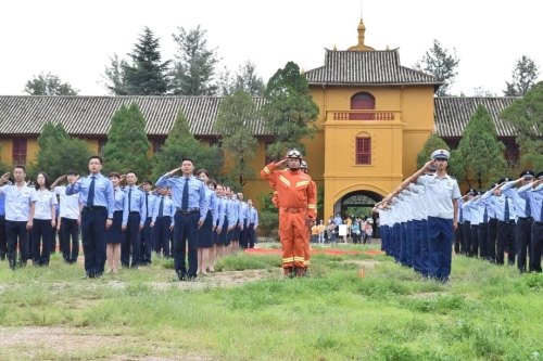 昆明政法系统红色快闪在云南陆军讲武堂上演 唱响“我和我的祖国” 中国科学网www.minimouse.com.cn