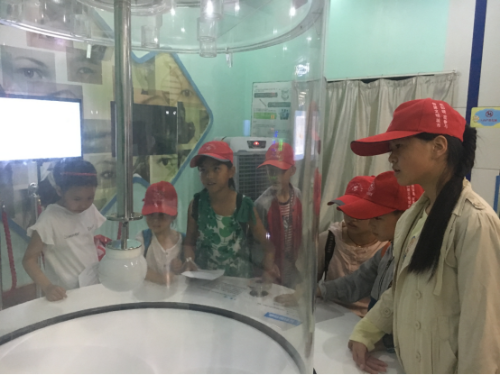 虹山南路社区开展“走进科技馆， 感受科技力量”活动 中国科学网www.minimouse.com.cn