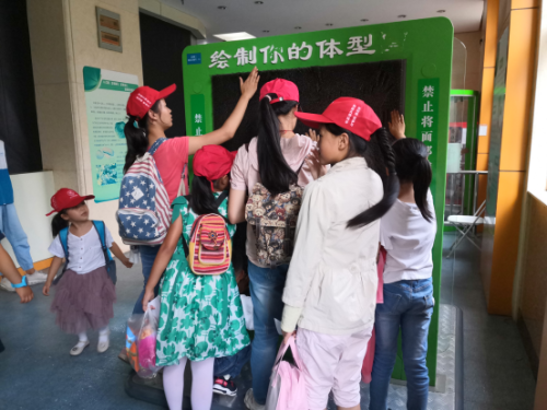 虹山南路社区开展“走进科技馆， 感受科技力量”活动 中国科学网www.minimouse.com.cn