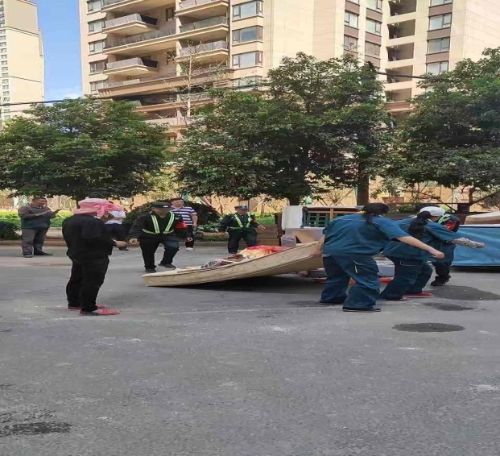 红云街道办事处网格化处置中心整治建筑垃圾、废旧家具乱堆乱放 中国科学网www.minimouse.com.cn