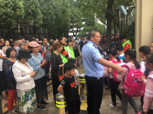 银河社区、月牙塘社区、红云社区、红锦社区开展文明交通劝导活动 中国科学网www.minimouse.com.cn