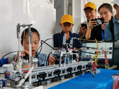 第35届昆明市青少年科技创新大赛让青少年在赛场上创新•体验•成长 中国科学网www.minimouse.com.cn