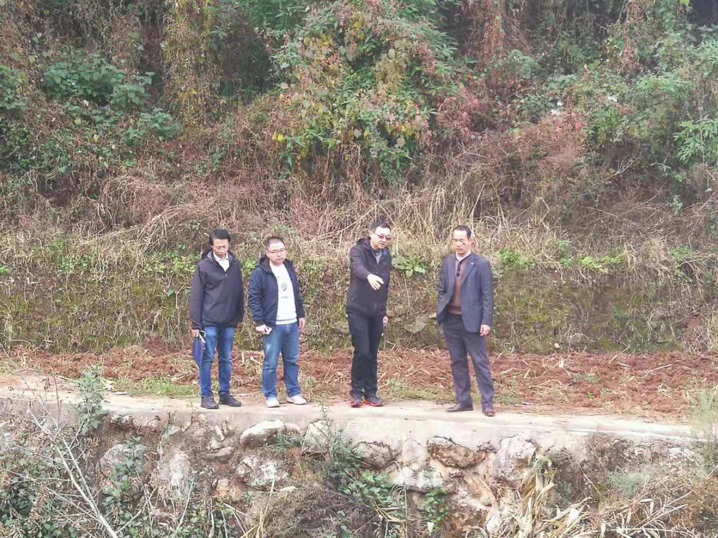 李伊巡查花菁河并对黑林铺街道"创文"工作提出要求