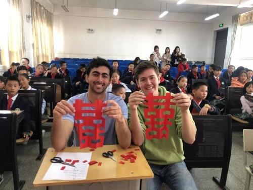 立思辰·青年之家西翥爱心公益行活动 中国科学网www.minimouse.com.cn