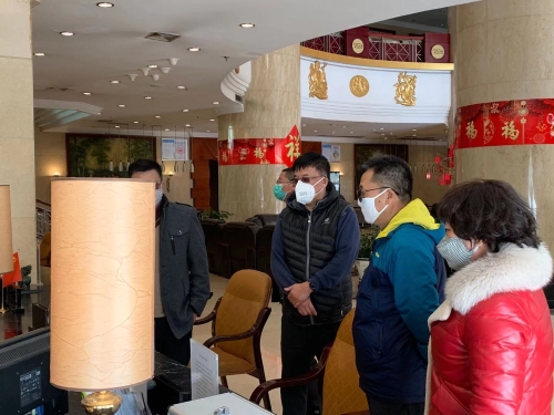 区人大常委会领导到基层一线协助开展防疫宣传工作1
