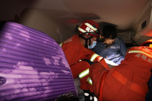 五华消防快速营救大团山车祸被困人员 中国科学网www.minimouse.com.cn