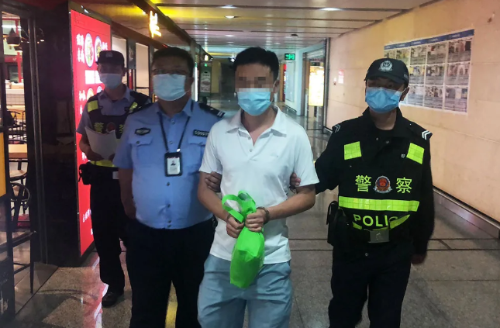 “老赖”限飞记！借钱不还总想赖，登机途中被拦下立即还款 中国科学网www.minimouse.com.cn