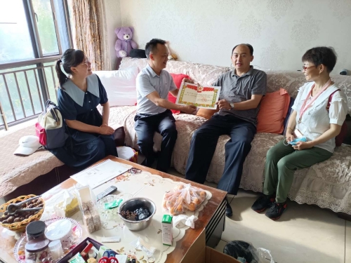 龙翔街道走访援鄂军医家属“送喜报” 中国科学网www.minimouse.com.cn