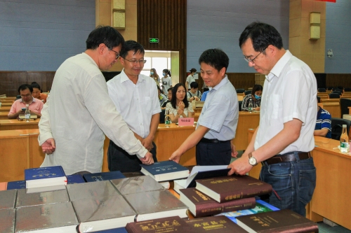 《昆明市五华区志（1978—2012）》出版发行座谈会召开 中国科学网www.minimouse.com.cn