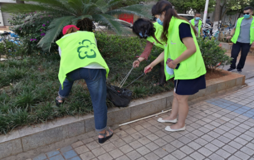 春晖社区开展周五环境整治活动 中国科学网www.minimouse.com.cn 春晖社区开展周五环境整治活动 中国科学网www.minimouse.com.cn