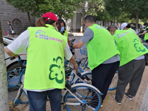 春晖社区开展周五环境整治活动 中国科学网www.minimouse.com.cn 春晖社区开展周五环境整治活动 中国科学网www.minimouse.com.cn