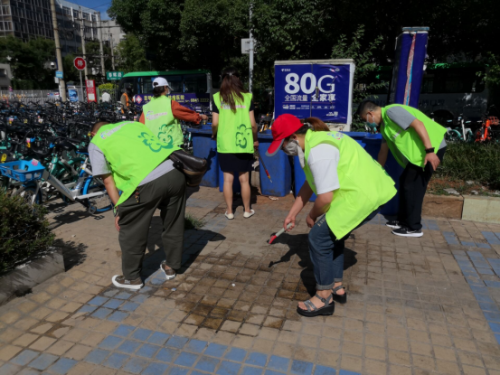 春晖社区开展周五环境整治活动 中国科学网www.minimouse.com.cn 春晖社区开展周五环境整治活动 中国科学网www.minimouse.com.cn