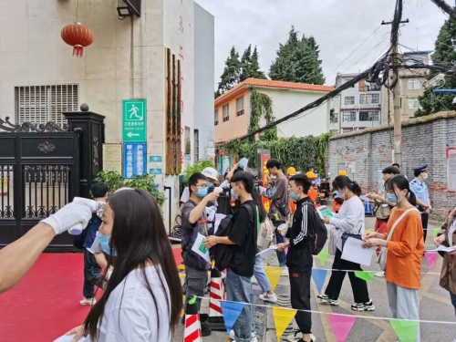 高考首日，五华区考场外一幕幕 愿你们乘风破浪！ 中国科学网www.minimouse.com.cn