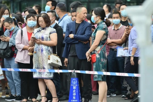 高考首日，五华区考场外一幕幕 愿你们乘风破浪！ 中国科学网www.minimouse.com.cn