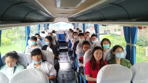 高考首日，五华区考场外一幕幕 愿你们乘风破浪！ 中国科学网www.minimouse.com.cn