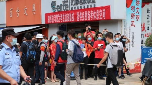 高考首日，五华区考场外一幕幕 愿你们乘风破浪！ 中国科学网www.minimouse.com.cn