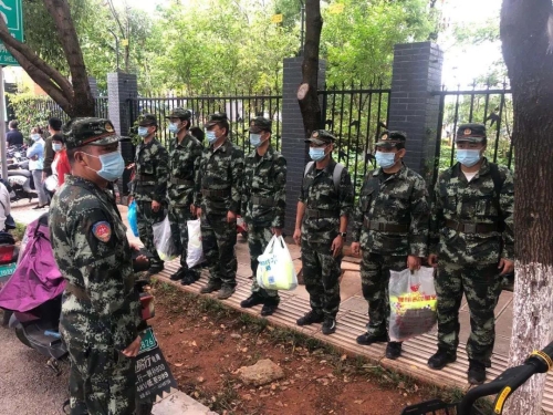 高考首日，五华区考场外一幕幕 愿你们乘风破浪！ 中国科学网www.minimouse.com.cn