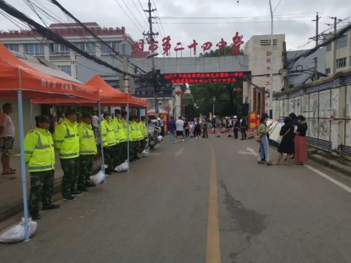 高考首日，五华区考场外一幕幕 愿你们乘风破浪！ 中国科学网www.minimouse.com.cn