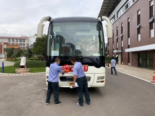 高考首日，五华区考场外一幕幕 愿你们乘风破浪！ 中国科学网www.minimouse.com.cn