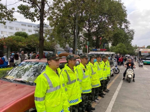 高考首日，五华区考场外一幕幕 愿你们乘风破浪！ 中国科学网www.minimouse.com.cn