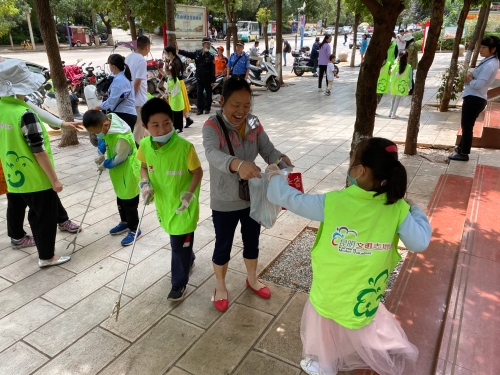 红云街道红锦社区“小小志愿者争当创文小标兵” 中国科学网www.minimouse.com.cn