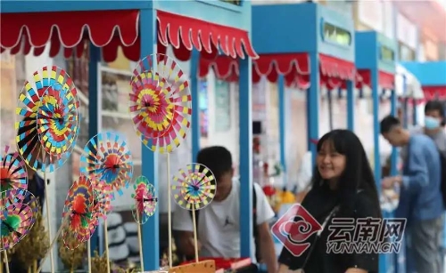 昆明蓝花楹大道“盲盒”集市成假日网红打卡点 中国科学网www.minimouse.com.cn