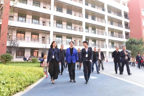 梁崑率队调研龙翔、莲华、红云街道 中国科学网www.minimouse.com.cn 梁崑率队调研龙翔、莲华、红云街道 中国科学网www.minimouse.com.cn