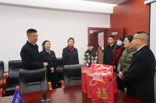 昆明中院春节前看望慰问五华法院法庭 中国科学网www.minimouse.com.cn
