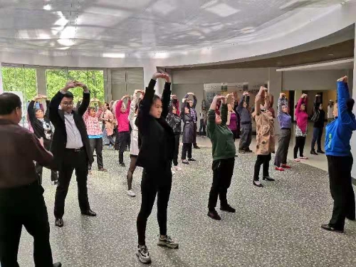 黑林铺街道国际花园社区“全民健身”辖区居民工间操培训活动 中国科学网www.minimouse.com.cn